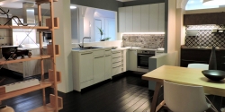 showroom_2.jpg